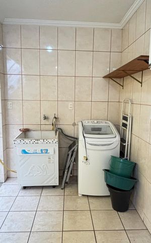 Casa à venda com 127m², 2 quartos e 2 vagas Casa à venda com 127m², 2 quartos e 2 vagasÁrea de Serviço