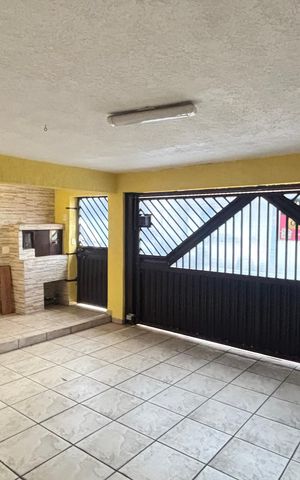 Casa à venda com 127m², 2 quartos e 2 vagas Casa à venda com 127m², 2 quartos e 2 vagasGaragem