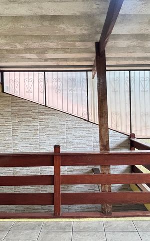 Casa à venda com 127m², 2 quartos e 2 vagas Casa à venda com 127m², 2 quartos e 2 vagasVaranda