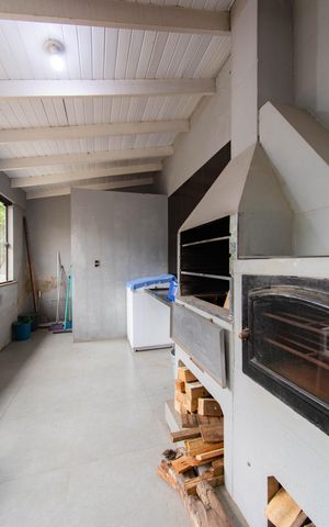 Casa à venda com 200m², 5 quartos e 2 vagas Casa à venda com 200m², 5 quartos e 2 vagasÁrea de Serviço