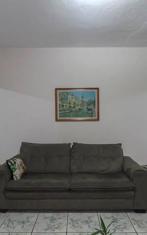 Casa à venda com 172m², 3 quartos e 2 vagasSala