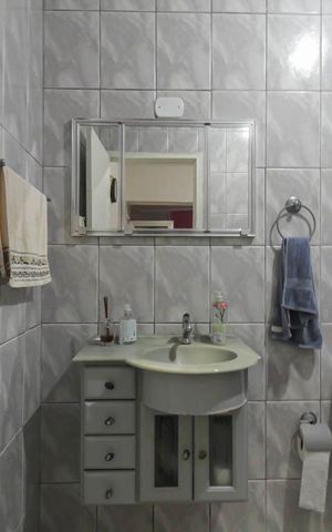 Casa à venda com 172m², 3 quartos e 2 vagasBanheiro de serviço