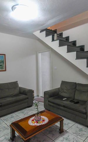 Casa à venda com 172m², 3 quartos e 2 vagasSala