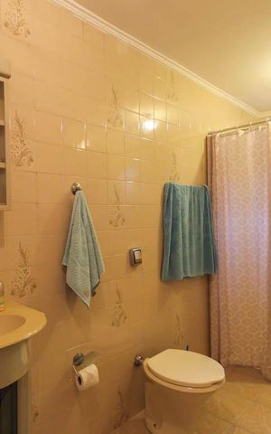 Casa à venda com 172m², 3 quartos e 2 vagasBanheiro