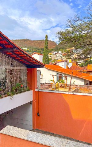 Casa à venda com 339m², 4 quartos e 4 vagas Casa à venda com 339m², 4 quartos e 4 vagasÁrea Externa