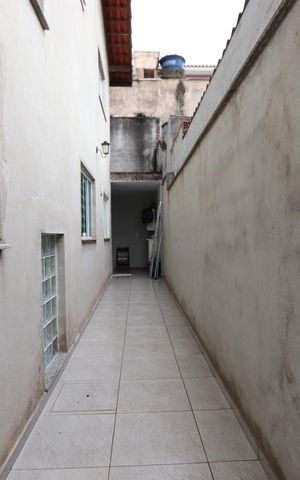 Casa à venda com 170m², 3 quartos e 4 vagasCorredor Lateral