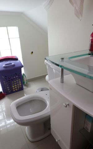 Casa à venda com 170m², 3 quartos e 4 vagasLavabo