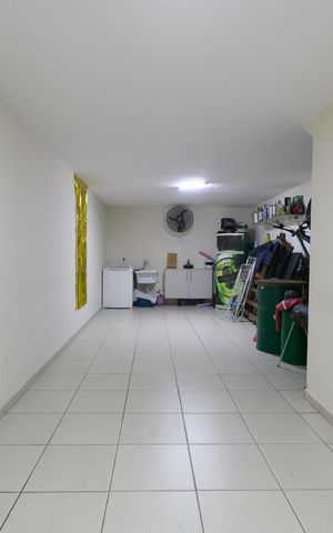 Casa de condomínio à venda com 90m², 2 quartos e 1 vaga Casa de condomínio à venda com 90m², 2 quartos e 1 vagaÁrea de Serviço / Garagem