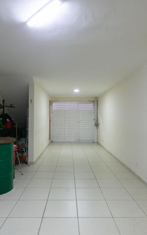 Casa de condomínio à venda com 90m², 2 quartos e 1 vaga Casa de condomínio à venda com 90m², 2 quartos e 1 vagaÁrea de Serviço / Garagem