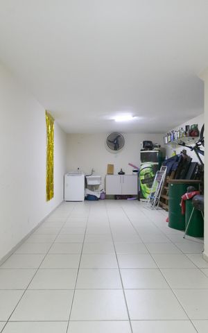 Casa de condomínio à venda com 90m², 2 quartos e 1 vaga Casa de condomínio à venda com 90m², 2 quartos e 1 vagaÁrea de Serviço / Garagem