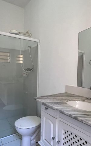 Casa à venda com 300m², 3 quartos e sem vagaBanheiro de serviço