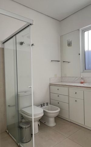 Casa à venda com 300m², 3 quartos e sem vagaBanheiro da Suíte 1