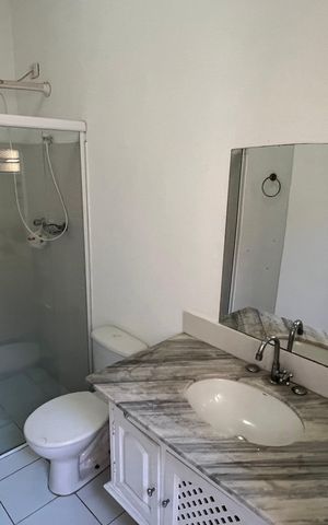 Casa à venda com 300m², 3 quartos e sem vagaBanheiro de serviço