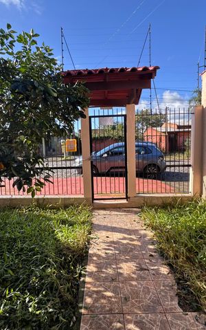 Casa à venda com 240m², 4 quartos e 3 vagas Casa à venda com 240m², 4 quartos e 3 vagasÁrea Externa