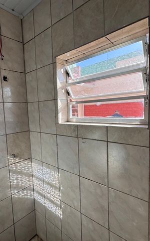 Casa à venda com 240m², 4 quartos e 3 vagas Casa à venda com 240m², 4 quartos e 3 vagasBanheiro 1