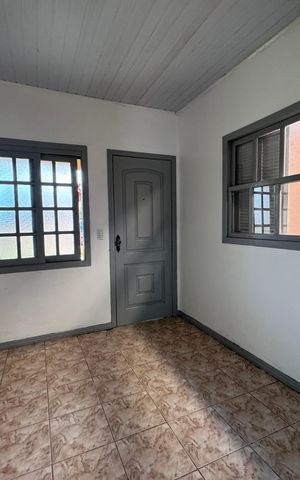 Casa à venda com 240m², 4 quartos e 3 vagas Casa à venda com 240m², 4 quartos e 3 vagasSala