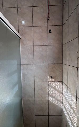 Casa à venda com 240m², 4 quartos e 3 vagas Casa à venda com 240m², 4 quartos e 3 vagasBanheiro 1
