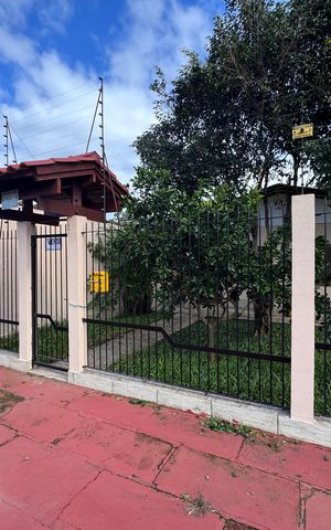 Casa à venda com 240m², 4 quartos e 3 vagas Casa à venda com 240m², 4 quartos e 3 vagasPlaca