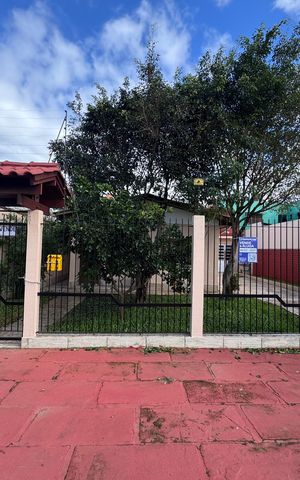 Casa à venda com 240m², 4 quartos e 3 vagas Casa à venda com 240m², 4 quartos e 3 vagasFachada
