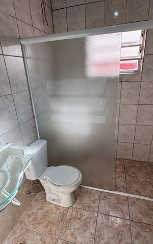 Casa à venda com 240m², 4 quartos e 3 vagas Casa à venda com 240m², 4 quartos e 3 vagasBanheiro 1