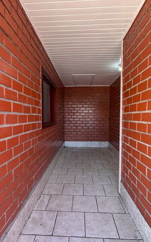 Casa à venda com 240m², 4 quartos e 3 vagas Casa à venda com 240m², 4 quartos e 3 vagasÁrea Externa