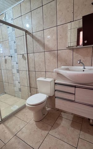 Casa à venda com 240m², 4 quartos e 3 vagas Casa à venda com 240m², 4 quartos e 3 vagasBanheiro 2