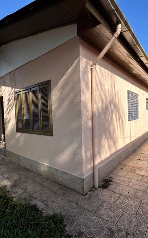 Casa à venda com 240m², 4 quartos e 3 vagas Casa à venda com 240m², 4 quartos e 3 vagasÁrea Externa