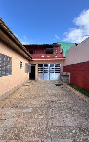 Casa à venda com 240m², 4 quartos e 3 vagas Casa à venda com 240m², 4 quartos e 3 vagasÁrea Externa