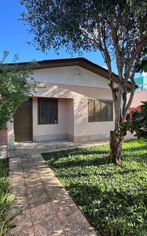 Casa à venda com 240m², 4 quartos e 3 vagas Casa à venda com 240m², 4 quartos e 3 vagasÁrea Externa