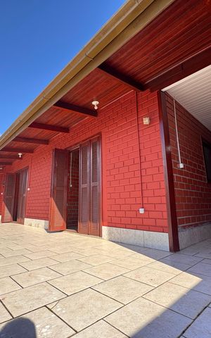 Casa à venda com 240m², 4 quartos e 3 vagas Casa à venda com 240m², 4 quartos e 3 vagasÁrea Externa