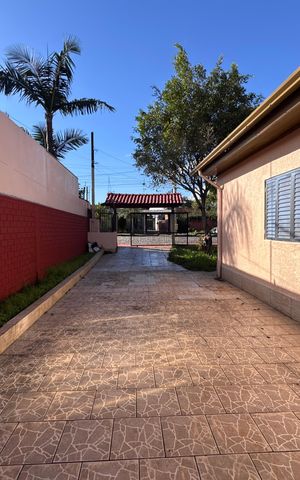 Casa à venda com 240m², 4 quartos e 3 vagas Casa à venda com 240m², 4 quartos e 3 vagasÁrea Externa