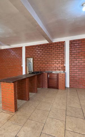 Casa à venda com 240m², 4 quartos e 3 vagas Casa à venda com 240m², 4 quartos e 3 vagasÁrea Externa