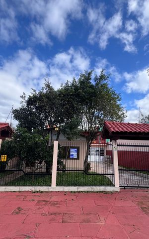 Casa à venda com 240m², 4 quartos e 3 vagas Casa à venda com 240m², 4 quartos e 3 vagasFachada