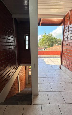 Casa à venda com 240m², 4 quartos e 3 vagas Casa à venda com 240m², 4 quartos e 3 vagasÁrea Externa