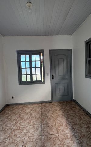 Casa à venda com 240m², 4 quartos e 3 vagas Casa à venda com 240m², 4 quartos e 3 vagasSala