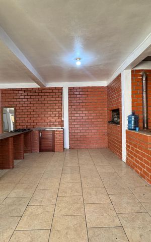 Casa à venda com 240m², 4 quartos e 3 vagas Casa à venda com 240m², 4 quartos e 3 vagasÁrea Externa