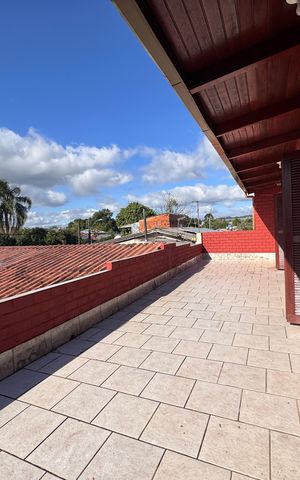 Casa à venda com 240m², 4 quartos e 3 vagas Casa à venda com 240m², 4 quartos e 3 vagasÁrea Externa