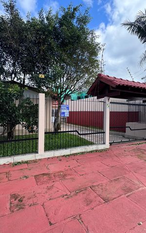 Casa à venda com 240m², 4 quartos e 3 vagas Casa à venda com 240m², 4 quartos e 3 vagasFachada