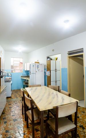 Casa à venda com 732m², 5 quartos e 6 vagas Casa à venda com 732m², 5 quartos e 6 vagasCozinha
