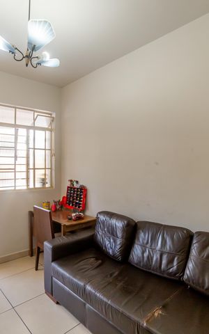 Casa à venda com 732m², 5 quartos e 6 vagas Casa à venda com 732m², 5 quartos e 6 vagasSala