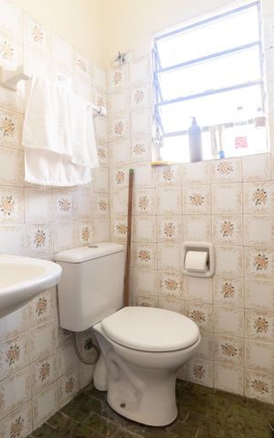 Casa à venda com 732m², 5 quartos e 6 vagas Casa à venda com 732m², 5 quartos e 6 vagasBanheiro Social 2