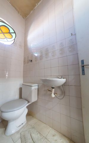 Casa à venda com 732m², 5 quartos e 6 vagas Casa à venda com 732m², 5 quartos e 6 vagasBanheiro Social 3
