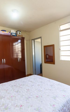 Casa à venda com 732m², 5 quartos e 6 vagas Casa à venda com 732m², 5 quartos e 6 vagasQuarto 5