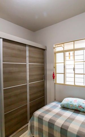 Casa à venda com 732m², 5 quartos e 6 vagas Casa à venda com 732m², 5 quartos e 6 vagasQuarto 2