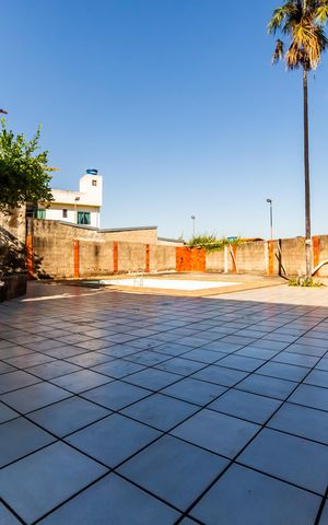 Casa à venda com 732m², 5 quartos e 6 vagas Casa à venda com 732m², 5 quartos e 6 vagasPiscina