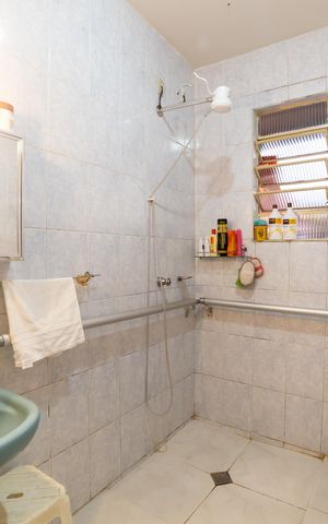 Casa à venda com 732m², 5 quartos e 6 vagas Casa à venda com 732m², 5 quartos e 6 vagasBanheiro Social 1