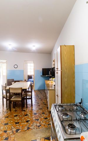 Casa à venda com 732m², 5 quartos e 6 vagas Casa à venda com 732m², 5 quartos e 6 vagasCozinha