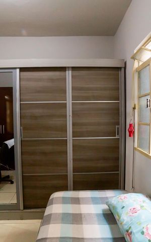 Casa à venda com 732m², 5 quartos e 6 vagas Casa à venda com 732m², 5 quartos e 6 vagasQuarto 2
