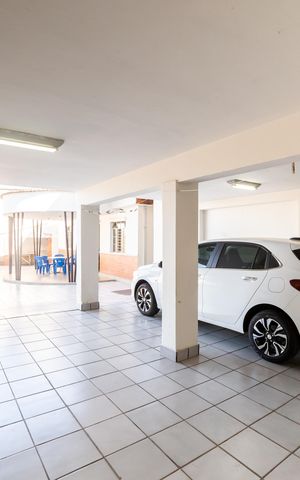 Casa à venda com 732m², 5 quartos e 6 vagas Casa à venda com 732m², 5 quartos e 6 vagasGaragem