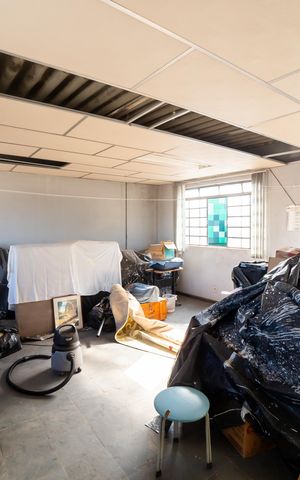 Casa à venda com 732m², 5 quartos e 6 vagas Casa à venda com 732m², 5 quartos e 6 vagasEscritório